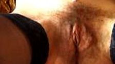 Femme cougar enceinte