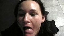 Ejaculation amateur pour brunette en manque de foutre chaud